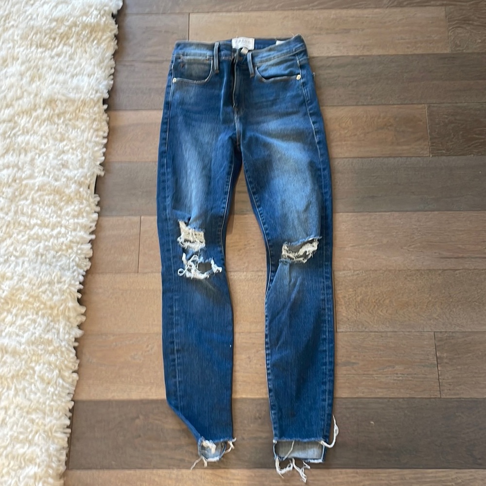 Frane denim dark wash skinny jeans!